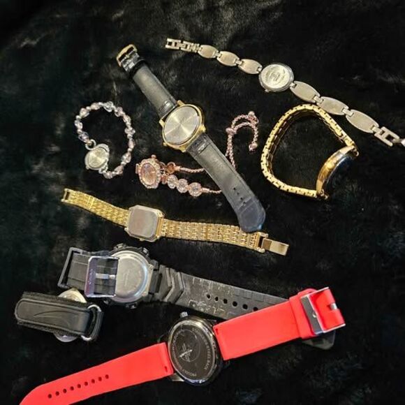 Resellers lot of working watches #103R.